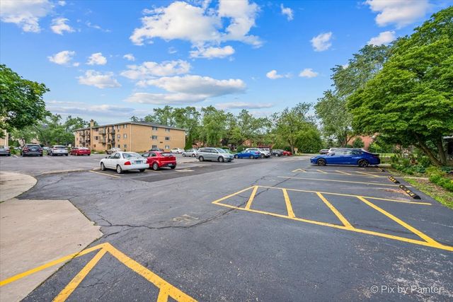 1220 S Lorraine Road 2H, Wheaton, IL 60189