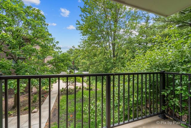 1220 S Lorraine Road 2H, Wheaton, IL 60189