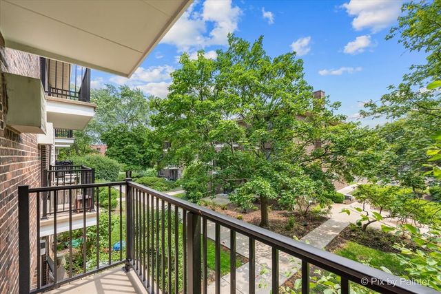 1220 S Lorraine Road 2H, Wheaton, IL 60189