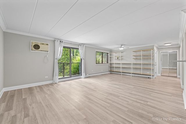 1220 S Lorraine Road 2H, Wheaton, IL 60189