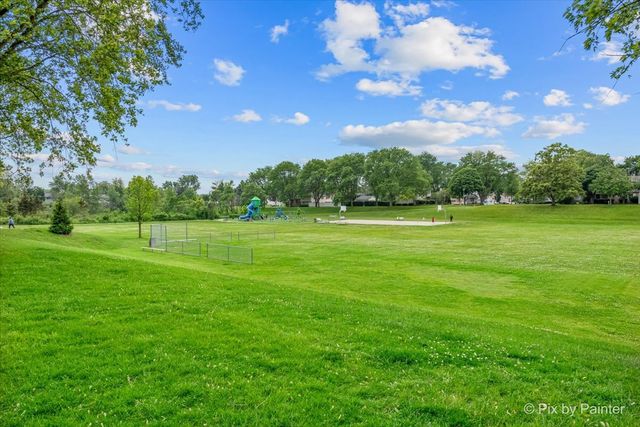 1220 S Lorraine Road 2H, Wheaton, IL 60189