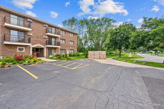 1220 S Lorraine Road 2H, Wheaton, IL 60189