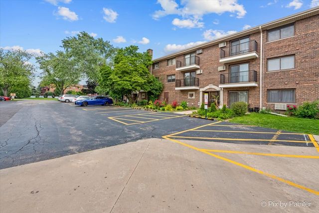 1220 S Lorraine Road 2H, Wheaton, IL 60189