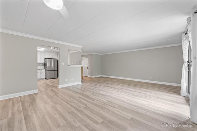1220 S Lorraine Road 2H, Wheaton, IL 60189