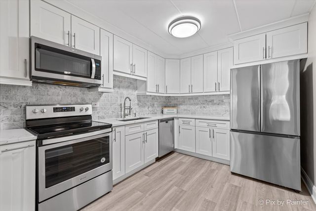 1220 S Lorraine Road 2H, Wheaton, IL 60189