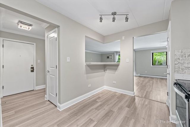 1220 S Lorraine Road 2H, Wheaton, IL 60189