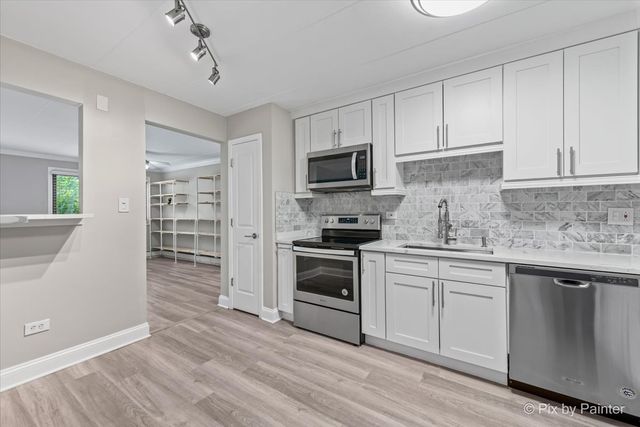 1220 S Lorraine Road 2H, Wheaton, IL 60189