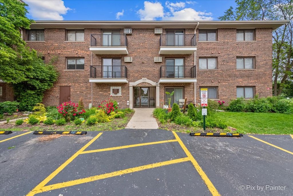 1220 S Lorraine Road 2H, Wheaton, IL 60189