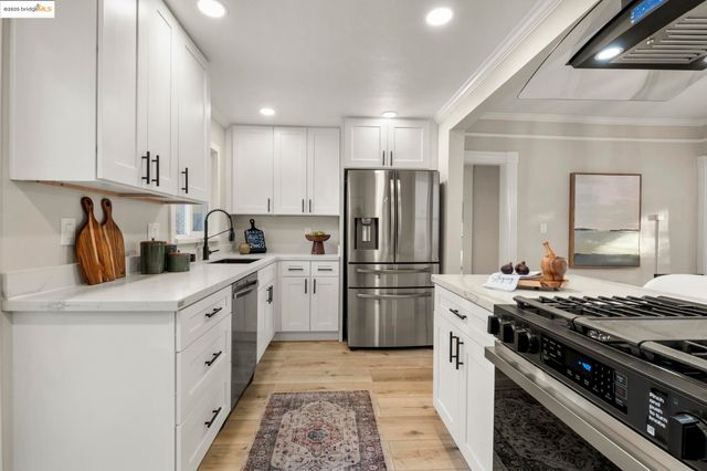 2050 E 30Th St, Oakland, CA 94606