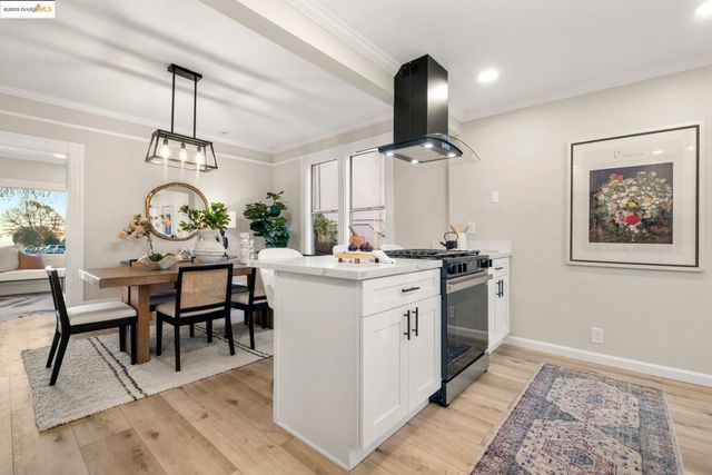 2050 E 30Th St, Oakland, CA 94606