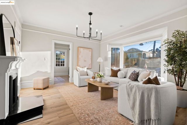 2050 E 30Th St, Oakland, CA 94606