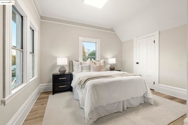 2050 E 30Th St, Oakland, CA 94606