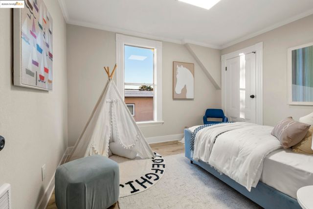 2050 E 30Th St, Oakland, CA 94606