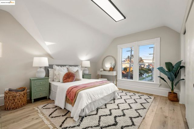 2050 E 30Th St, Oakland, CA 94606