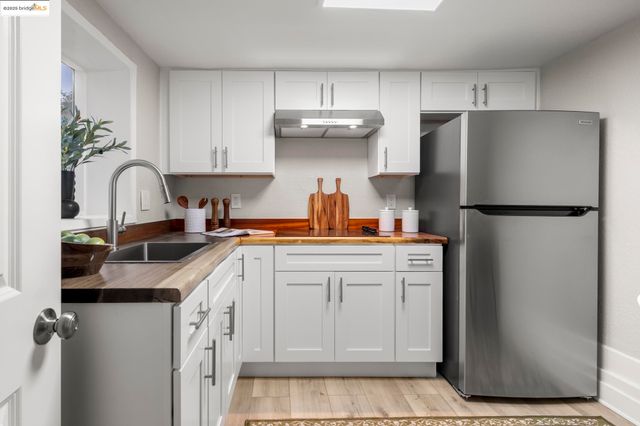 2050 E 30Th St, Oakland, CA 94606