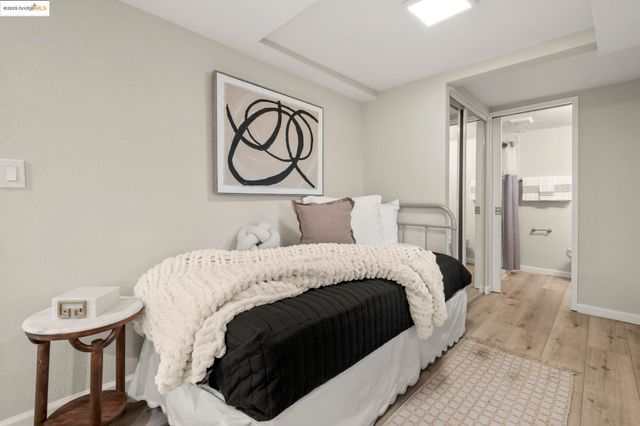 2050 E 30Th St, Oakland, CA 94606