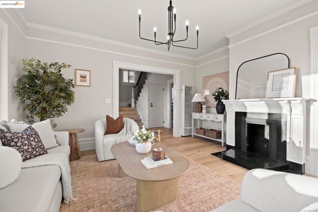 2050 E 30Th St, Oakland, CA 94606