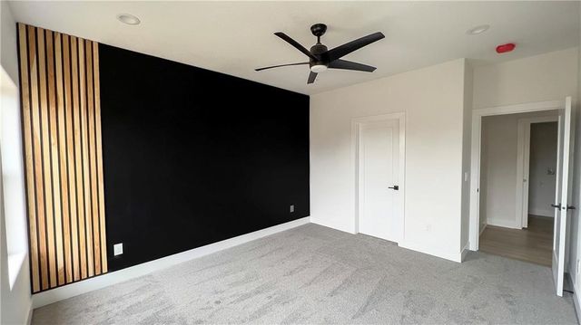 7036 Lake Ridge Avenue, Des Moines, IA 50320