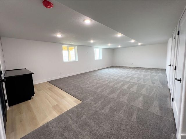 7036 Lake Ridge Avenue, Des Moines, IA 50320