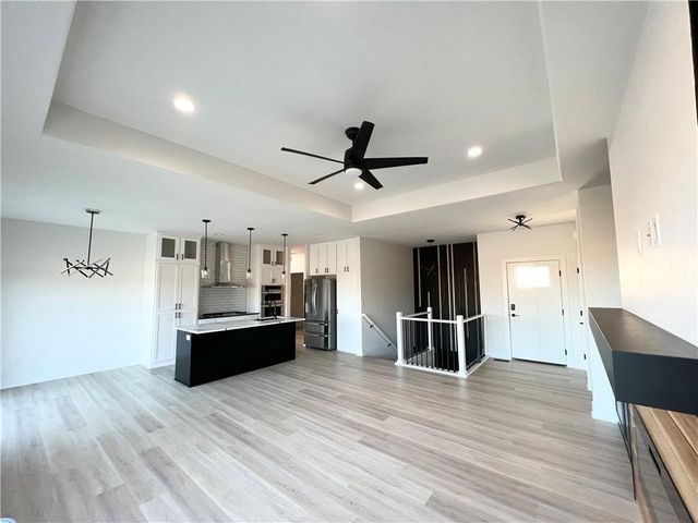7036 Lake Ridge Avenue, Des Moines, IA 50320