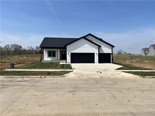 7036 Lake Ridge Avenue, Des Moines, IA 50320