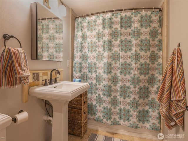 5440 E Grapeview Loop Road, Allyn, WA 98524