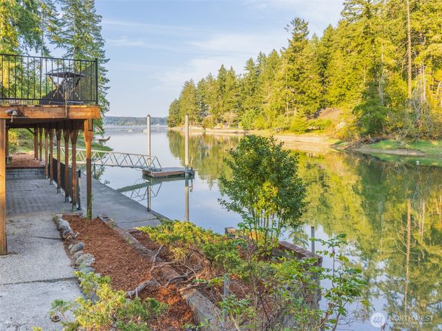 5440 E Grapeview Loop Road, Allyn, WA 98524