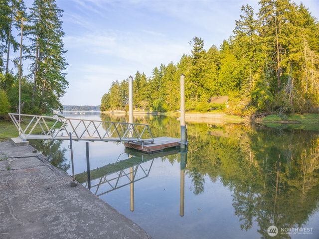 5440 E Grapeview Loop Road, Allyn, WA 98524