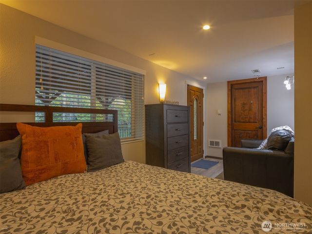 5440 E Grapeview Loop Road, Allyn, WA 98524