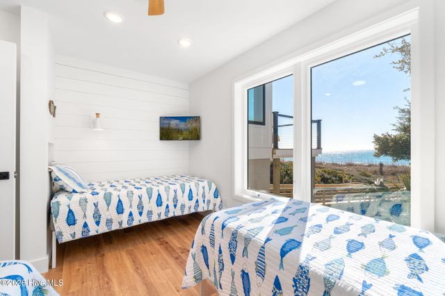 129 Dogwood Circle, Atlantic Beach, NC 28512