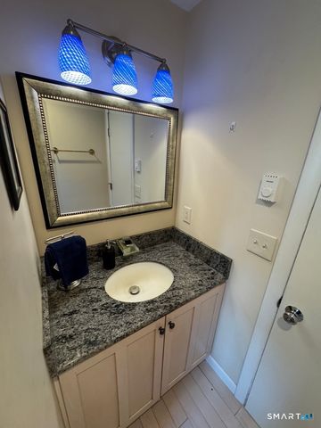 7 Clearwater Lane 7, East Hampton, CT 06424