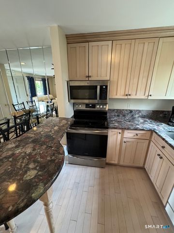 7 Clearwater Lane 7, East Hampton, CT 06424