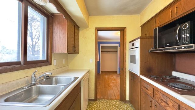 849 81st Avenue NE, Spring Lake Park, MN 55432