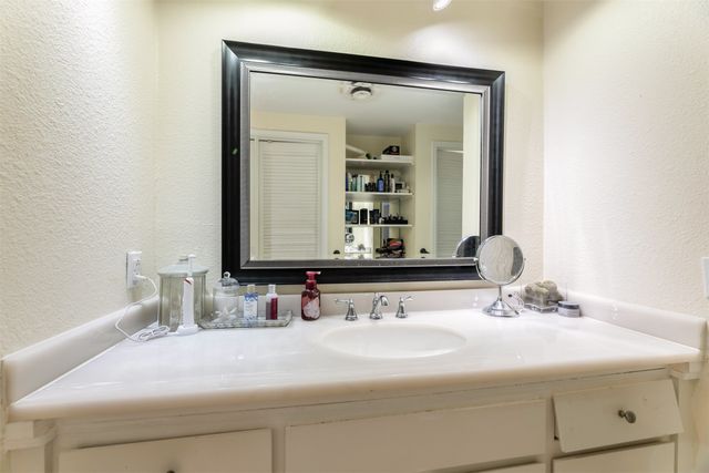 4320 Bellaire Drive S 205W, Fort Worth, TX 76109