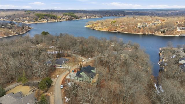 6 Waterside Lane, Bella Vista, AR 72715