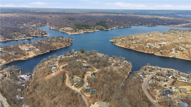 6 Waterside Lane, Bella Vista, AR 72715