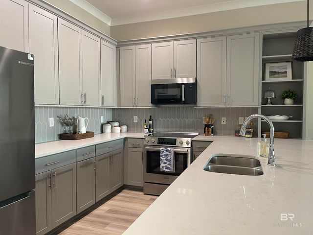 951 W Lagoon Avenue A, Gulf Shores, AL 36542