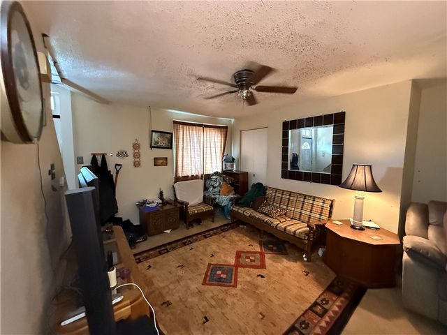 621-623 Ridge Ave, Carnegie Mellon, PA 15106