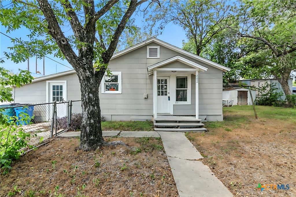 402 Michna Street, Seguin, TX 78155