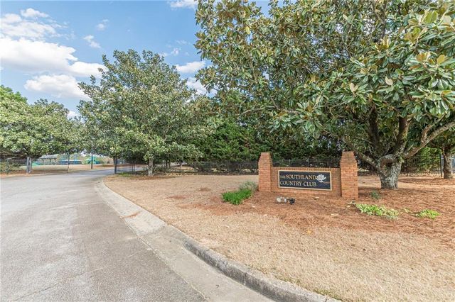 775 Southland Pass, Stone Mountain, GA 30087