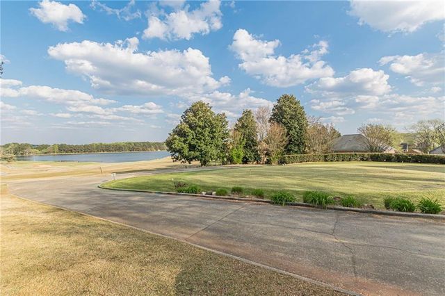 775 Southland Pass, Stone Mountain, GA 30087