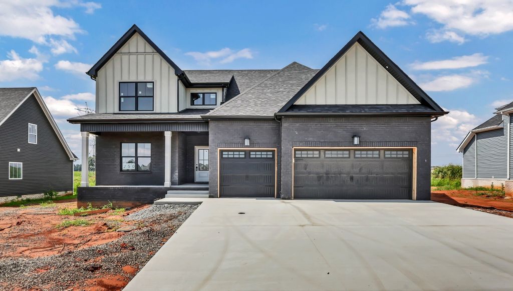 226 Low Plains Ln, Clarksville, TN 37043