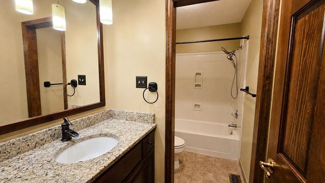 828 PEARSON OAKS DR, Collierville, TN 38017