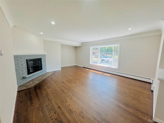 2731 Huntington Park Drive, Waterford Charter Township, MI 48329