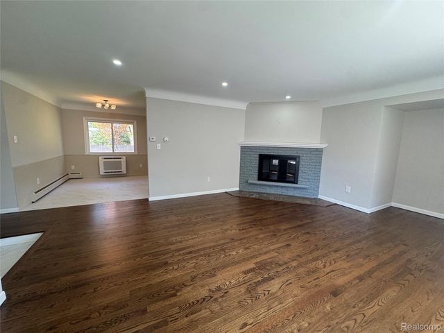 2731 Huntington Park Drive, Waterford Charter Township, MI 48329