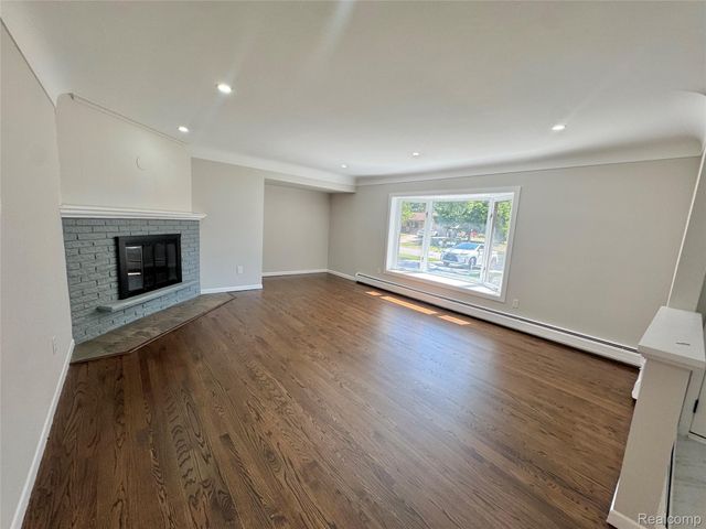 2731 Huntington Park Drive, Waterford Charter Township, MI 48329