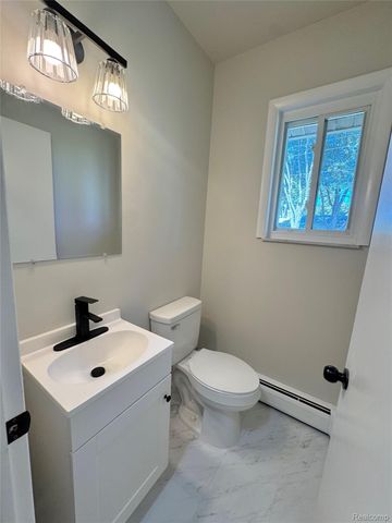 2731 Huntington Park Drive, Waterford Charter Township, MI 48329