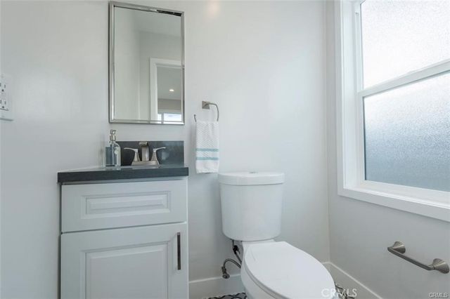 1613 West Boulevard, Los Angeles, CA 90019