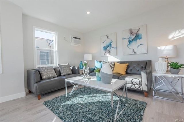 1613 West Boulevard, Los Angeles, CA 90019