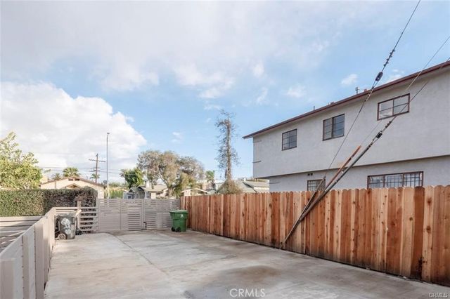 1613 West Boulevard, Los Angeles, CA 90019